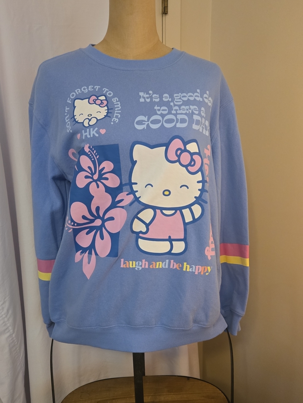 Hello Kitty Lavender/Blueish Pullover Sweatshirt with Pink Graphic. Size M